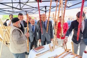 Vali Erol, Altnordu Olgunlama Enstitsnde sergi alna katld
